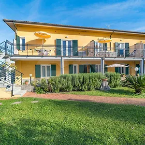 Gli Olmi - Goelba Aparthotel